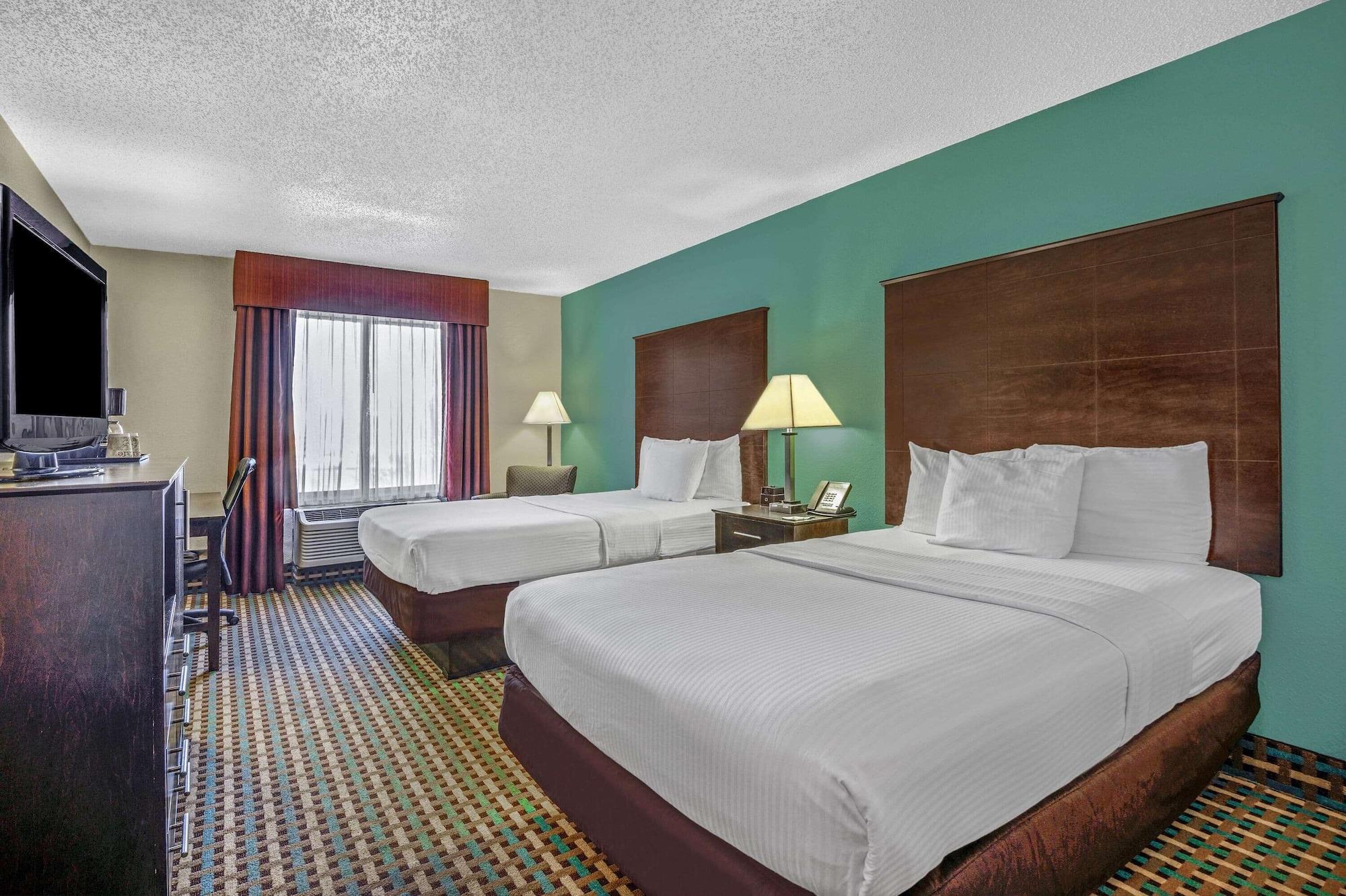 La Quinta Inn By Wyndham Columbia Se Fort Jackson Exterior foto