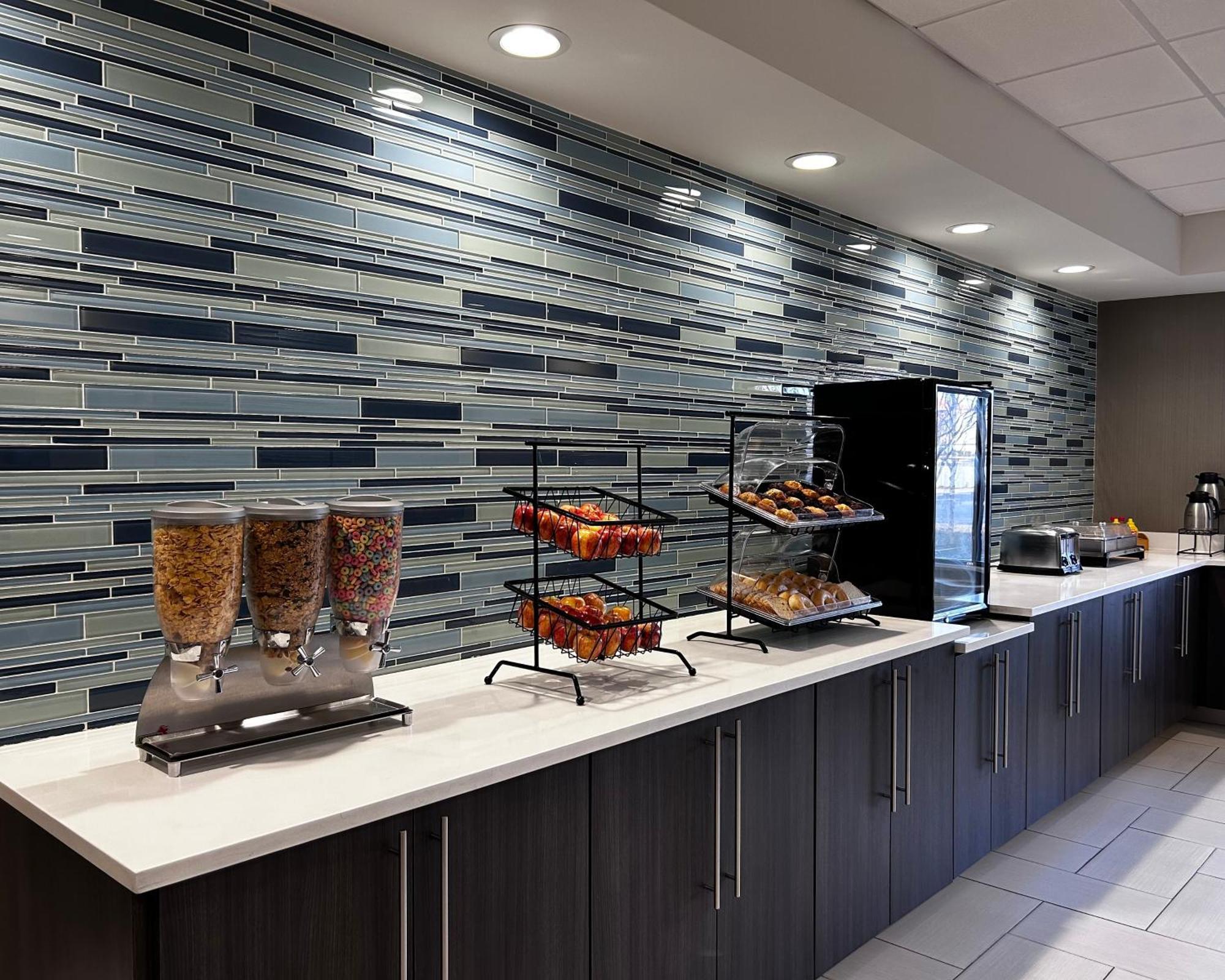 La Quinta Inn By Wyndham Columbia Se Fort Jackson Exterior foto